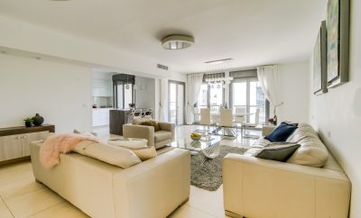 דירת 4 חדרי שינה וסלון ברחוב הרב קוק 7