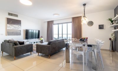 Exceptional 3 Bedroom/Parking In Best Area Of Town